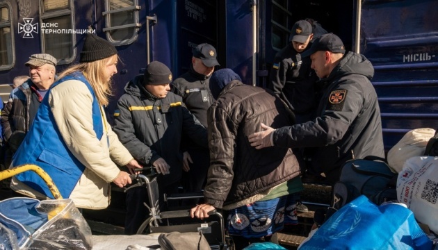 На Тернопільщину евакуювали людей похилого віку з прифронтових районів Донеччини