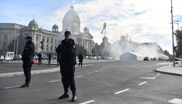 Біля парламенту Сербії пролунали постріли, є поранений - ЗМІ