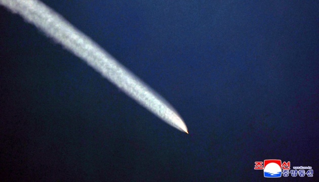 КНДР заявила про успішне випробування нових бойових частин гіперзвукової зброї