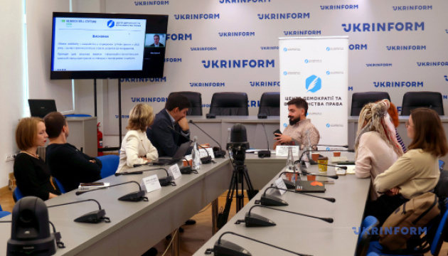 Клікбейт і таргетована реклама як знаряддя маніпуляцій та шахрайства