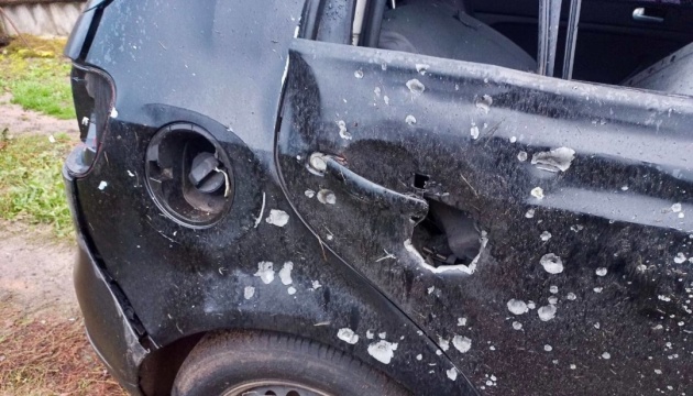 На Сумщині ворожі дрони атакували вантажівку і легковик