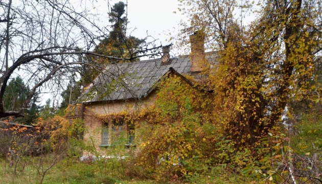 Житомирському літературному музею передали особисті речі письменника Валерія Шевчука