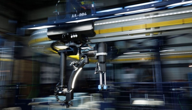 Amazon представила робота, який може виконувати кілька завдань одночасно