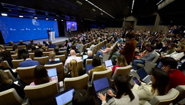 Зеленський: Сподіваюсь, що лідери ЄС ухвалять позитивне рішення щодо заморожених активів РФ