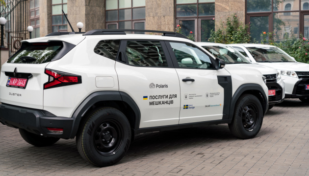 Швеція передала прифронтовим і віддавленим громадам автівки для мобільних адмінпослуг