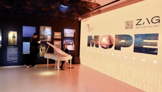 У Львові презентували масштабну виставку картин на морську тематику