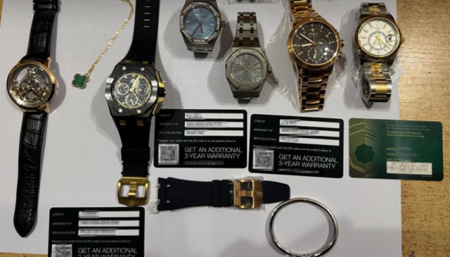 Контрабандні годинники та прикраси вартістю 12 мільйонів конфіскували в дохід держави 