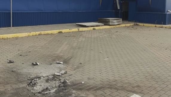 У Краматорську БпЛА росіян влучив по території непрацюючого торговельного центру