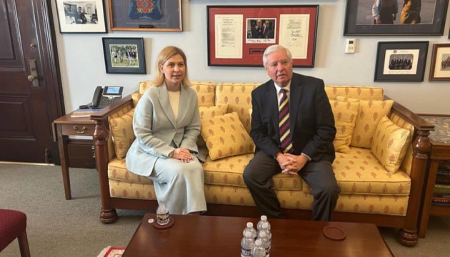 Стефанішина обговорила із сенатором Гремом законопроєкти для посилення тиску на Росію