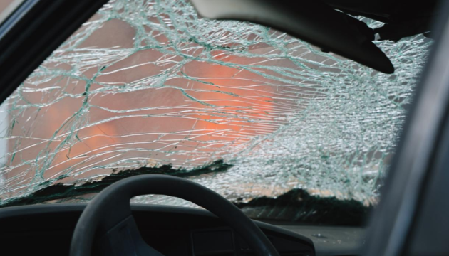 На Чернігівщині російські дрони пошкодили клуб, будинки та авто