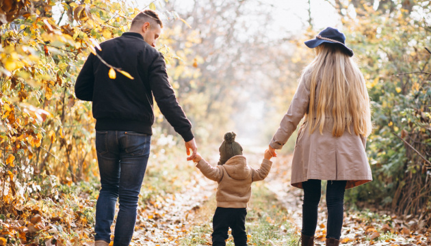 Батьки під час війни: як подбати про себе, щоб мати сили для дитини