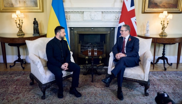 Зеленський обговорив зі Стармером можливості для збільшення тиску на Росію