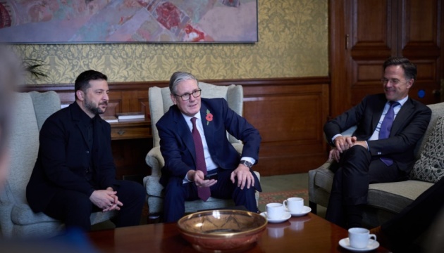 スターマー英首相、ロシアへの圧力の必要性を改めて主張　「有志連合」首脳会合開催