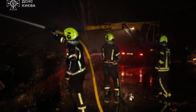 У Києві загасили пожежі на місцях російських ударів