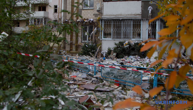 Zelensky alerte sur l’intensité des frappes russes : plus de 50 missiles, 1 200 drones et 1 360 bombes guidées en une semaine