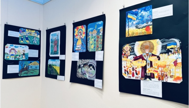 У хорватському Карловаці проходить виставка «Кольори війни та надії: малюнки зраненого дитинства»