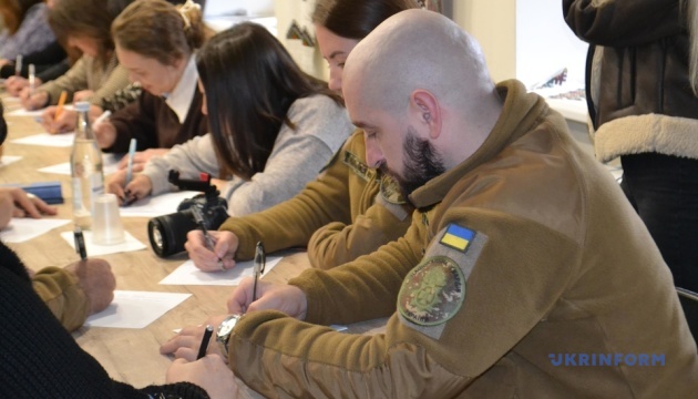 У Тернополі військові та студенти написали радіодиктант національної єдності