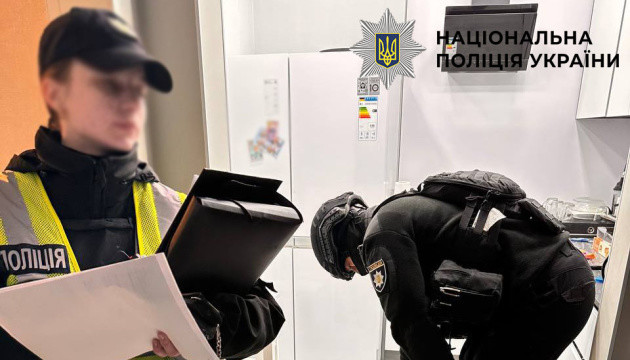 У Києві чоловік влаштував стрілянину біля багатоповерхівки, є поранені