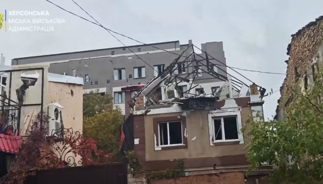 У Херсоні показали наслідки ранкового обстрілу