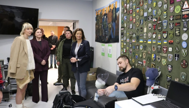 Глава МЗС Словенії відвідала центр Superhumans на Львівщині