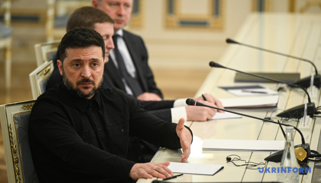 Зеленський: Бачимо, що Китай передавав Росії верстати для виробництва зброї