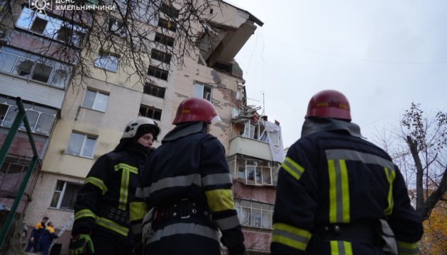Вибух у Хмельницькому: під завалами багатоповерхівки шукають жінку