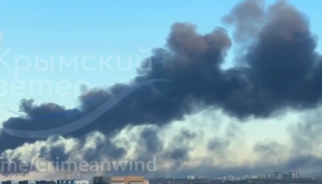 Крим атакували безпілотники, горять нафтобази у Гвардійському та Сімферополі - соцмережі
