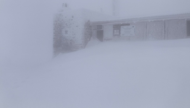 На горі Піп Іван фіксують перемети снігу до 80 сантиметрів