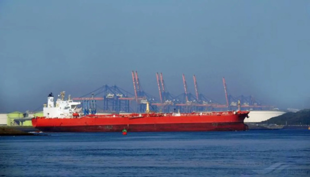 Танкер із російською нафтою розвернувся на шляху до Індії після санкцій США - Bloomberg