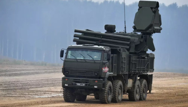 Des drones ukrainiens frappent en Crimée un système russe de défense aérienne à 20 millions $, deux dépôts de carburant et des radars 