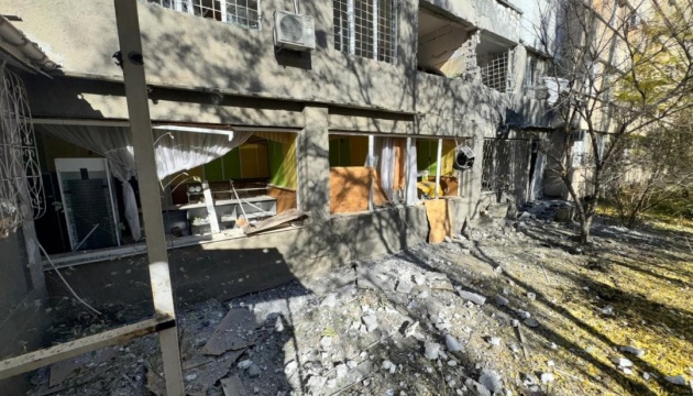 Унаслідок обстрілу лікарні у Херсоні постраждали четверо дітей віком від 8 до 16 років