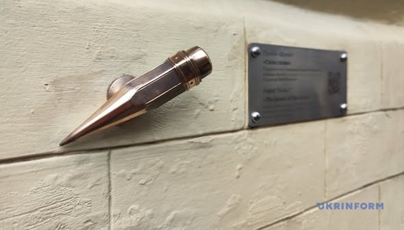 У Києві з’явилася нова мініскульптурка - сточений олівець