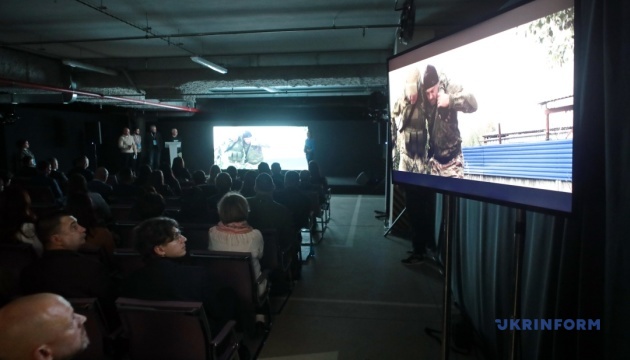Des extraits de documentaires sur l'héroïsme des militaires ukrainiens ont été présentés à Kyiv