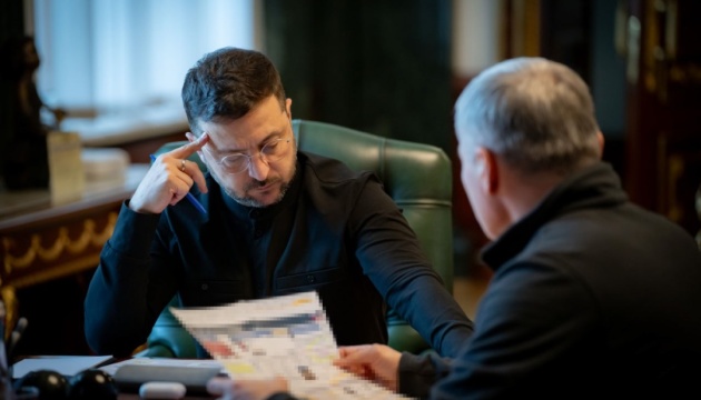 Volodymyr Zelensky estime à 50 milliards de dollars par an les pertes russes dues aux sanctions