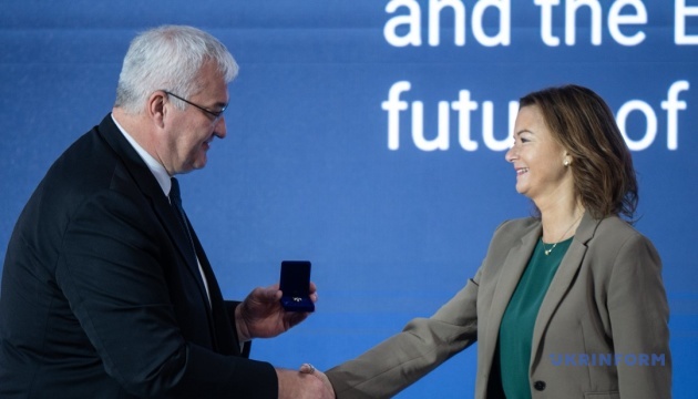 Сибіга вручив главі МЗС Словенії відзнаку «Бурштинове серце»