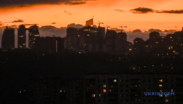 L’Ukraine affrontera son quatrième hiver de guerre plongée dans le noir et le froid par les frappes russes