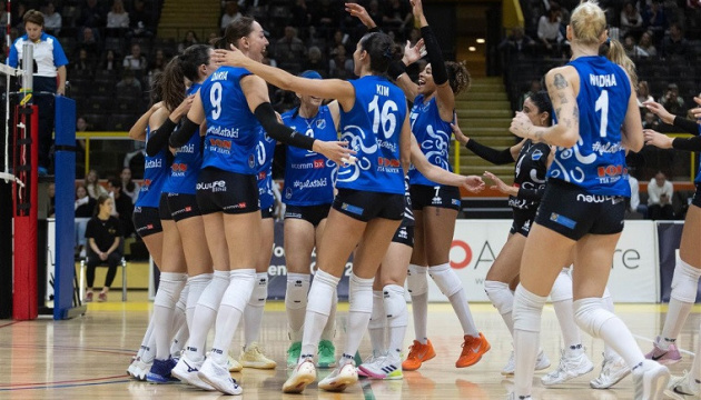 Українські волейболістки допомогли 