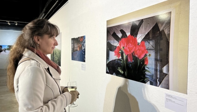 У Києві відкрилася виставка фото, зроблених цивільними біля лінії фронту