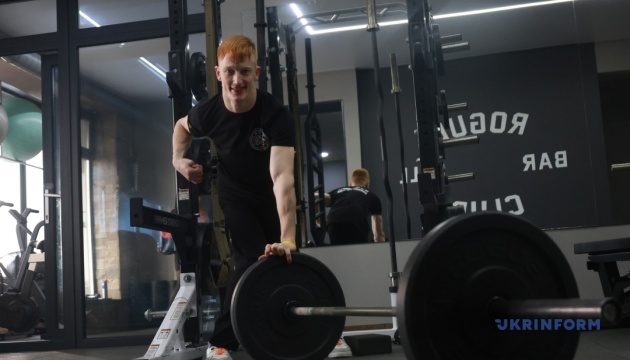 Шлях чемпіона: Пауерліфтер з інвалідністю піднімає дві власні ваги