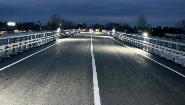 Reconstrucción de la región de Kyiv: Reabre el puente cerca de la central hidroeléctrica, destruido al inicio de la invasión rusa