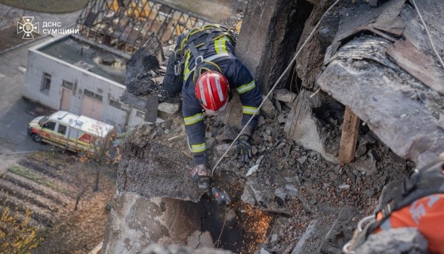 У Сумах завершили роботи на місці російського удару по житловому будинку