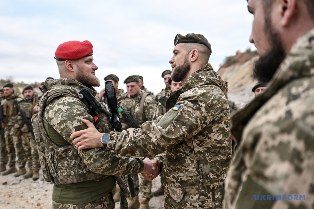 Роман разом з командиром