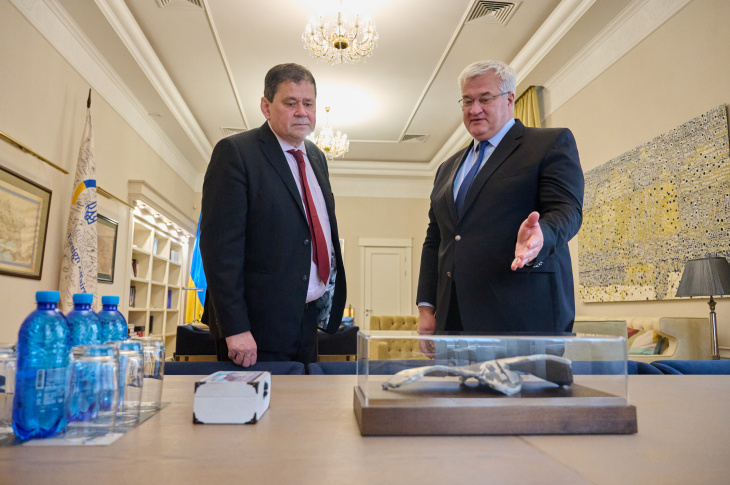 Ніл Кромптон і Андрій Сибіга