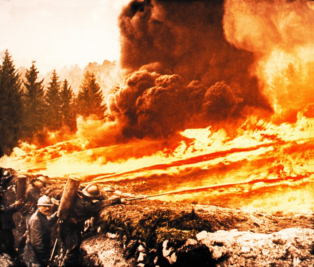 Застосування вогнеметів під час Верденської битви. Фото: wikipedia 