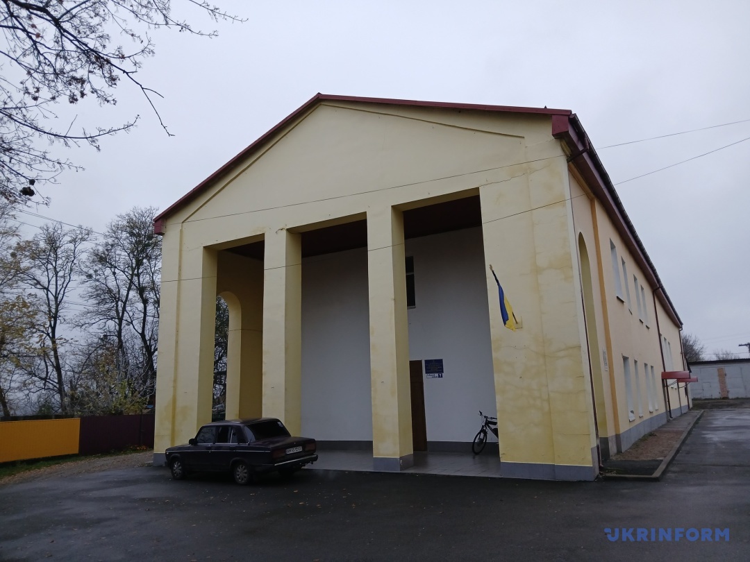 Будівля, в якій колись жили уніатські митрополити, а зараз розміщений будинок культури