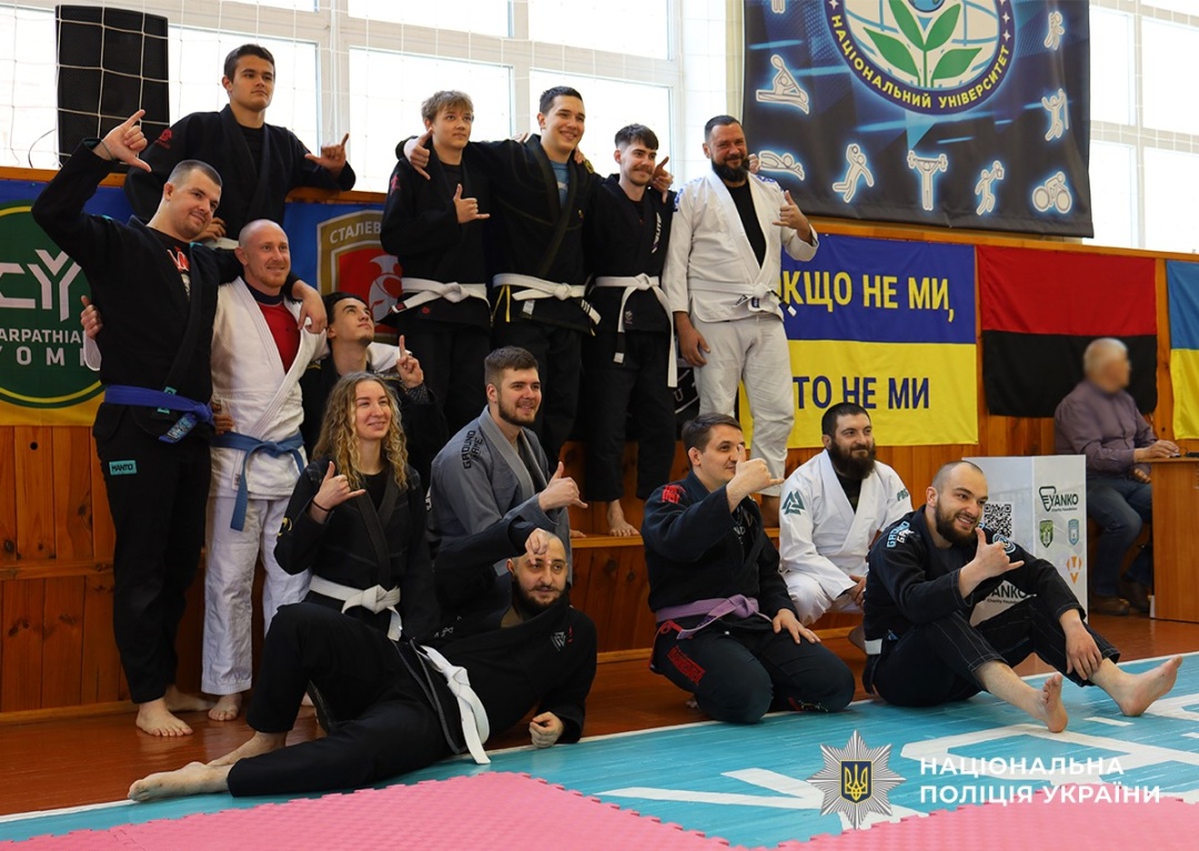 Заняття з бразильського джиу-джитсу для ветеранів.