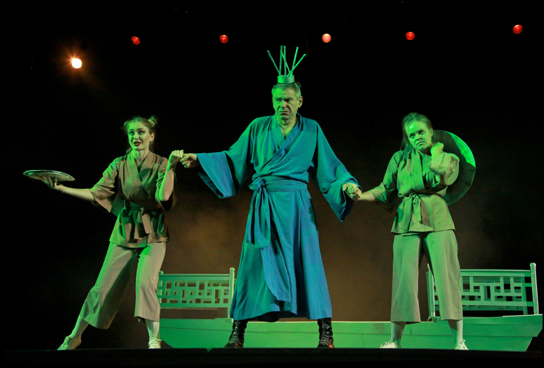 Сцена з вистави «Привіт, монстре!» режисера Слави Жили