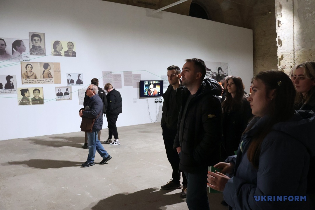 Василь Стус єднає покоління.