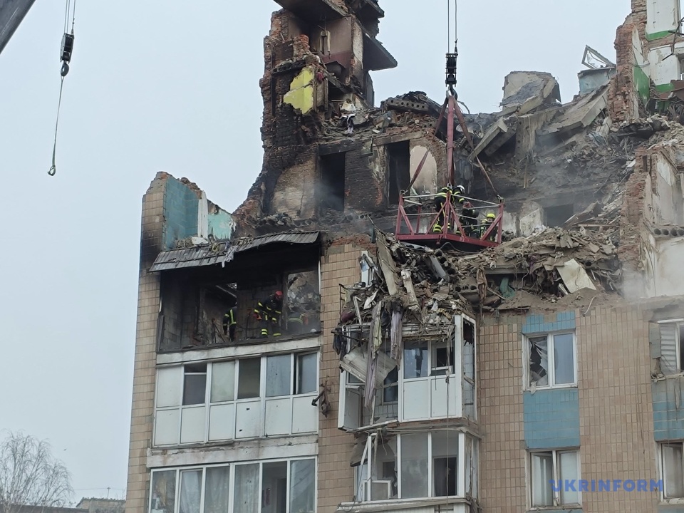 До пошукових робіт у Тернополі залучені близько 180 рятувальників із 9 регіонів України