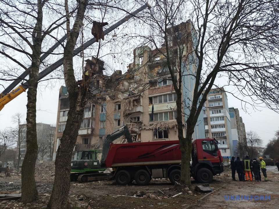 До пошукових робіт у Тернополі залучені близько 180 рятувальників із 9 регіонів України